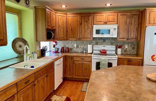 Grapeview House | Lake Front Home on Mason Lake with Private Dock & Hot Tub