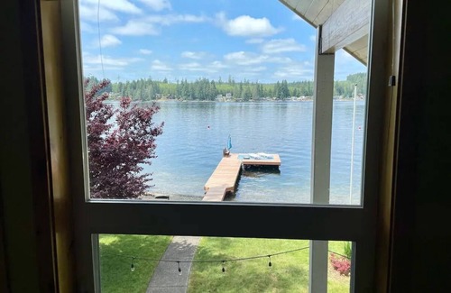 Grapeview House | Lake Front Home on Mason Lake with Private Dock & Hot Tub