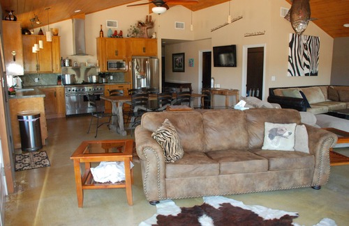 Paso Robles House | Beautiful Lakefront Home with Private Dock and Spa Access