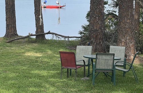 Forest City House | Relaxing Lakefront Retreat with Family and Pet-Friendly Amenities