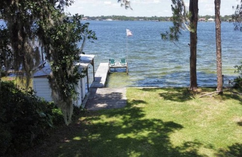Forest City House | Relaxing Lakefront Retreat with Family and Pet-Friendly Amenities