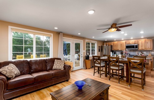 Dowling House | Lakefront Retreat with RV Hookup and Scenic Views