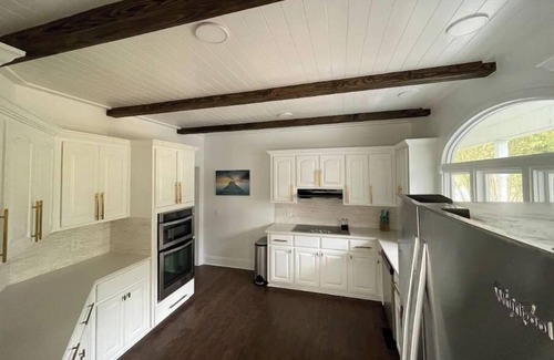 Cordele House | Relax by the Lake: Pool, Spa & Water Rentals Await