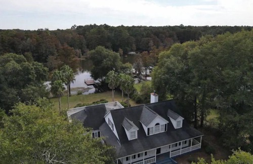 Cordele House | Relax by the Lake: Pool, Spa & Water Rentals Await