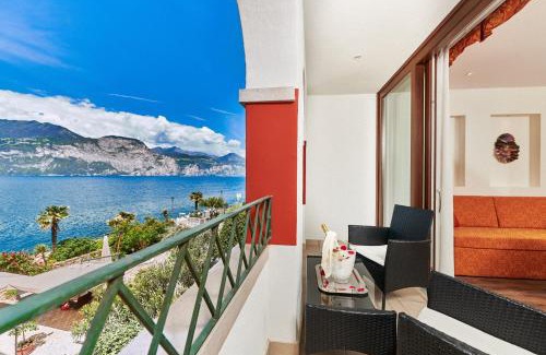 Magugnago Hotel | Scenic Lake Front Hotel Brenzone with Private Beach Access