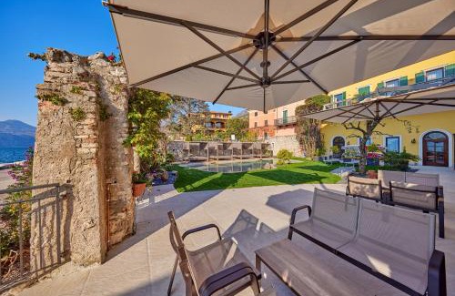 Magugnago Hotel | Scenic Lake Front Hotel Brenzone with Private Beach Access