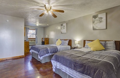 Redwood Hotel | Pet-Friendly Lake Front Hotel Room with Scenic Views