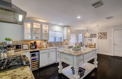 Rowlett House | Exceptional Lake Front Retreat in Rowlett with Pet-Friendly Perks