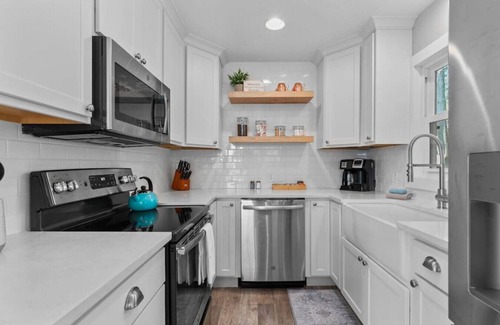 Winneconne House | Lakefront Retreat: Kayaks, Paddleboards & Pet-Friendly Fun