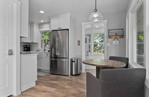 Winneconne House | Lakefront Retreat: Kayaks, Paddleboards & Pet-Friendly Fun