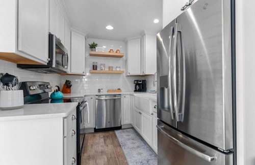 Winneconne House | Lakefront Retreat: Kayaks, Paddleboards & Pet-Friendly Fun