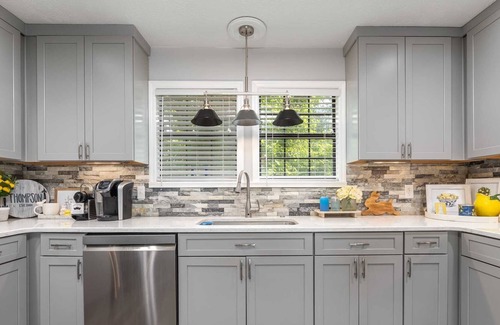 Valley House | Scenic Lake Harding Home with Ocean View, Rated 10/10