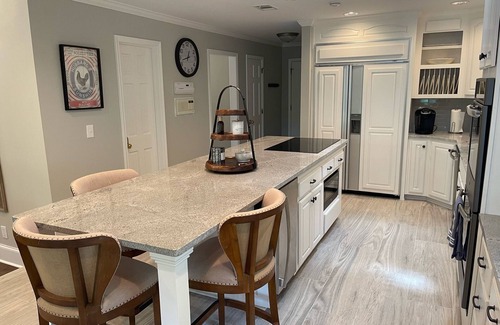 Buford House | Unforgettable Lake Front Retreat at Lake Lanier, 10/10 Rated