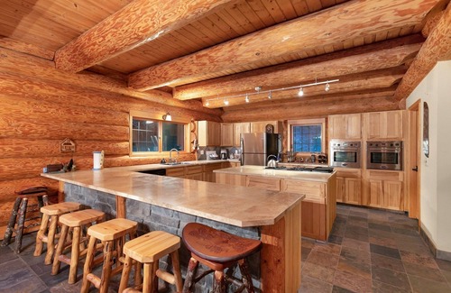 Mount St. Helens Cabin | Lake Front Lodge on Lake Swift: Guest Rated 9.8, Pet Friendly