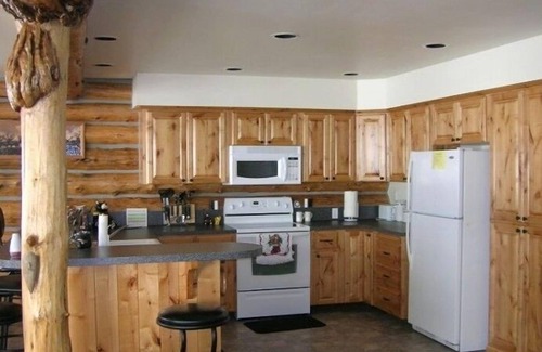 West Yellowstone Cabin | Serene Lake Front Log Cabin with Spa and Boat Slip