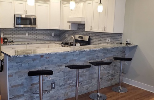 Anchorville House | Prime Lakefront Retreat Near Cabana Blues Resort with Hot Tub