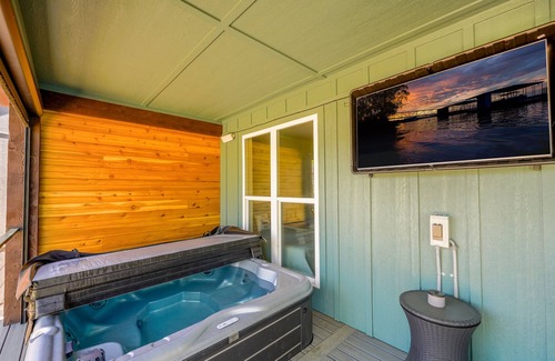 Afton House | Lake Front Retreat on Monkey Island with Spa & Hot Tub