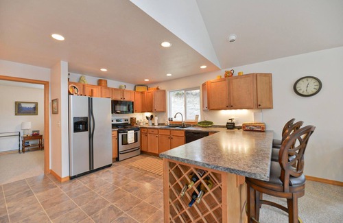 Kettle Falls House | Relax by Lake Roosevelt: Guest Rated 9.8, Pet Friendly Stay