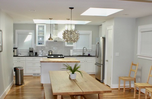 Cadiz House | Tranquil Lakefront Escape at Trinity Lake House - 9.8 Rated
