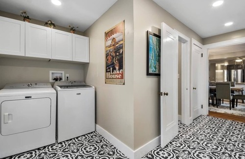 Central Lake House | Lakefront Home for Pets - Unmatched Comfort & Guest Rated 10/10