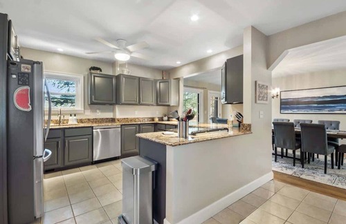 Central Lake House | Lakefront Home for Pets - Unmatched Comfort & Guest Rated 10/10