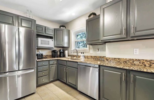 Central Lake House | Lakefront Home for Pets - Unmatched Comfort & Guest Rated 10/10