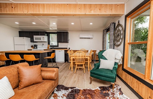 Rochert Cabin | Lake Front Bunk House with Pontoon & Ocean Views
