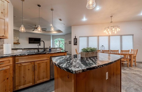 Buffalo Springs House | Elegant Lake Front Retreat with Scenic Views and Family Perks
