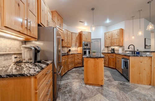 Buffalo Springs House | Elegant Lake Front Retreat with Scenic Views and Family Perks