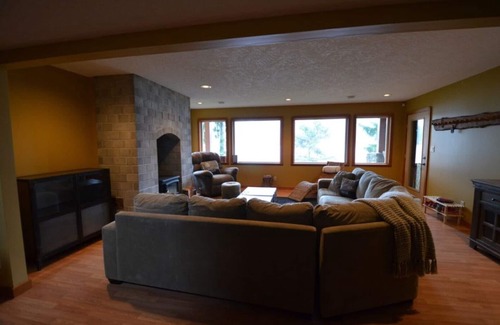 Shawnigan Lake House | Serene Lake Front Relaxation with Pool and Ocean Views
