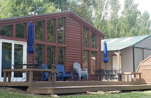Vassar House | Relaxing Lakefront Escape at Pomona Cabin - Guest Rated 9.8