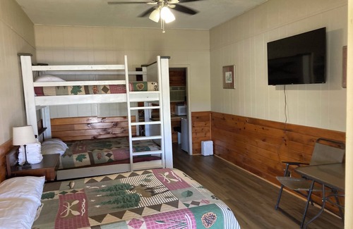 Graham Cabin | Relaxing Lakefront Cabin #14 with Ocean View & Breakfast