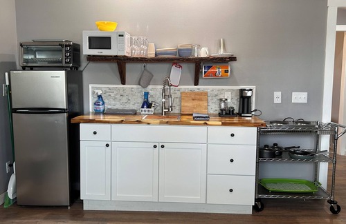 Southport Cottage | Lake Front Rental in Panama City with Kayak, EV Charger, & Dock - Dog Friendly