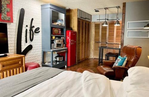 Boise House | Lake Front Studio with Kayaks & Bikes - Guest Rated 9.9/10