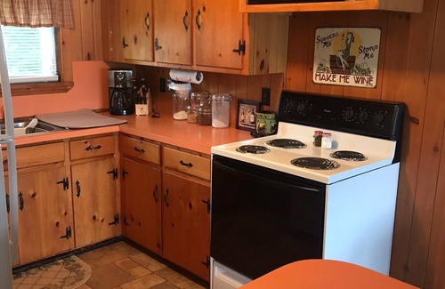 Auburn Cottage | Lake Front Taylor Pond Cottage: 10/10 Rated with Ocean Views