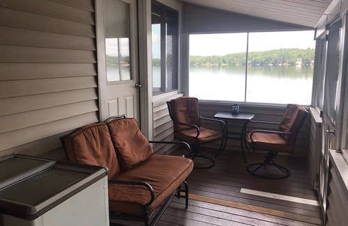 Auburn Cottage | Lake Front Taylor Pond Cottage: 10/10 Rated with Ocean Views