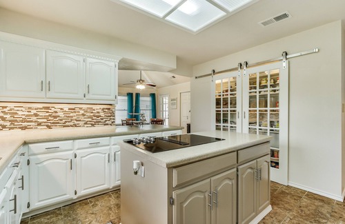 Rowlett House | Relaxing Lake Front Villa with Pool and Spa for Families