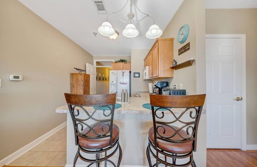 Huddleston Condo | Lakefront Retreat with Spectacular Mountain Views & Top Amenities