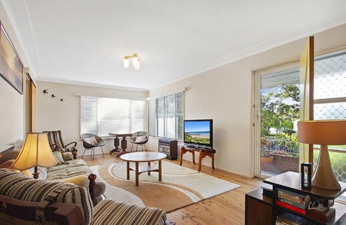 Lake Tabourie House | Pet-Friendly Retreat with Scenic Lake Frontage
