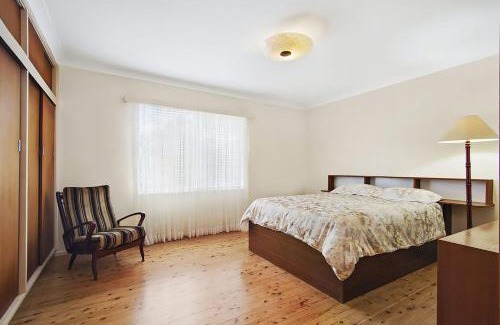 Lake Tabourie House | Pet-Friendly Retreat with Scenic Lake Frontage