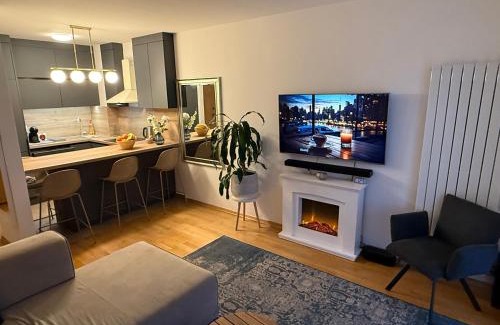 Zagreb Apartment | Lake Garden - Cozy Two-Bedroom Apartment with flexible Check-In, Terrace, and Netflix
