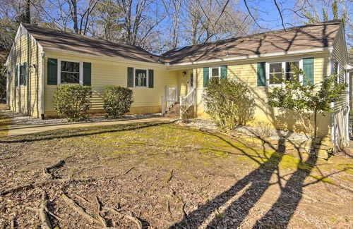Littleton House | Lake Gaston Waterfront Getaway w/ Dock & Games!