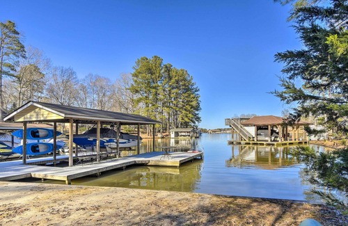 Littleton House | Lake Gaston Waterfront Getaway w/ Dock & Games!