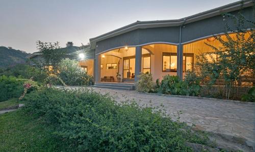 Kasese Resort | Relaxing Lake George View Golf Resort with Spa & Hot Tub