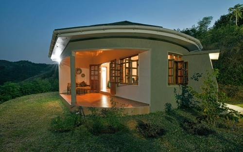 Kasese Resort | Relaxing Lake George View Golf Resort with Spa & Hot Tub