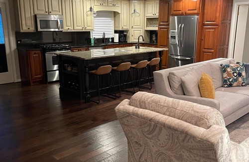 Guntersville House | Lake Guntersville: large 4 bed 4 ba house w boat parking, outdoor den, fireplace