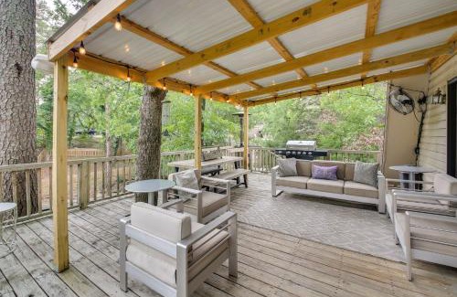 Mid America House | Unforgettable Lake Hamilton Cabin: A Boating Retreat!