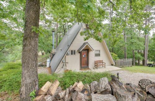 Mid America House | Unforgettable Lake Hamilton Cabin: A Boating Retreat!