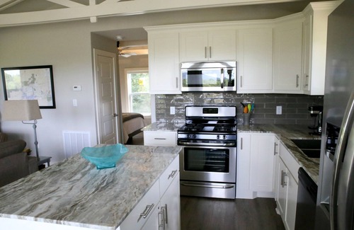 Mid America Cabin | Lake Hamilton Cottage: Unmatched Mountain Views & Amenities