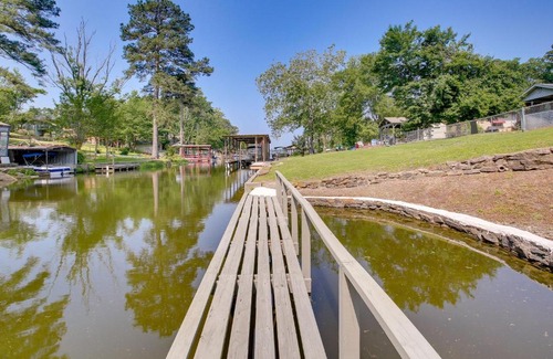 Lakeland House | Pet-Friendly Lake Hamilton Home Near Hot Springs Attractions